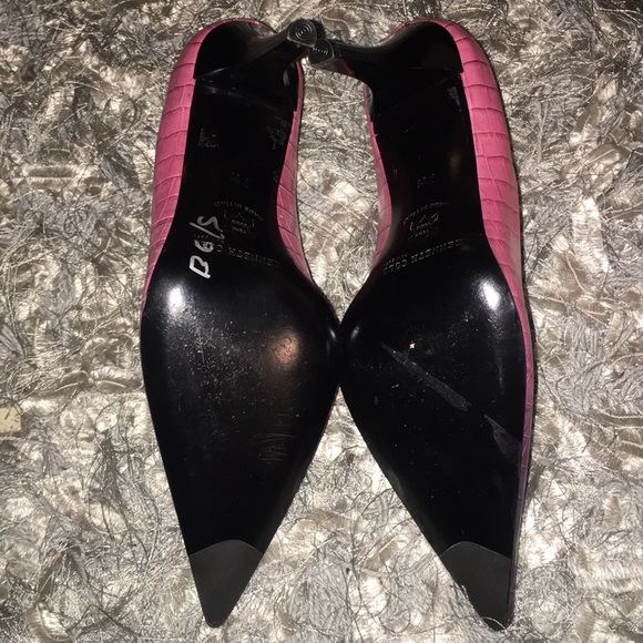 Kenneth Cole Animal Skin Textured Gradient Pump - Picture 5 of 5